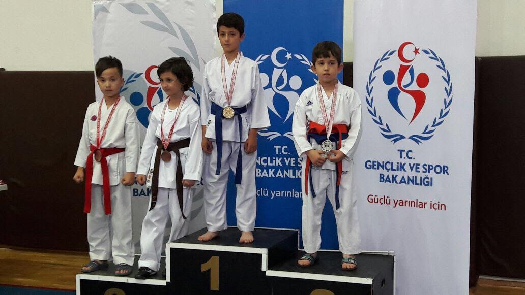 Yusuf Kağan yine madalyaları topladı