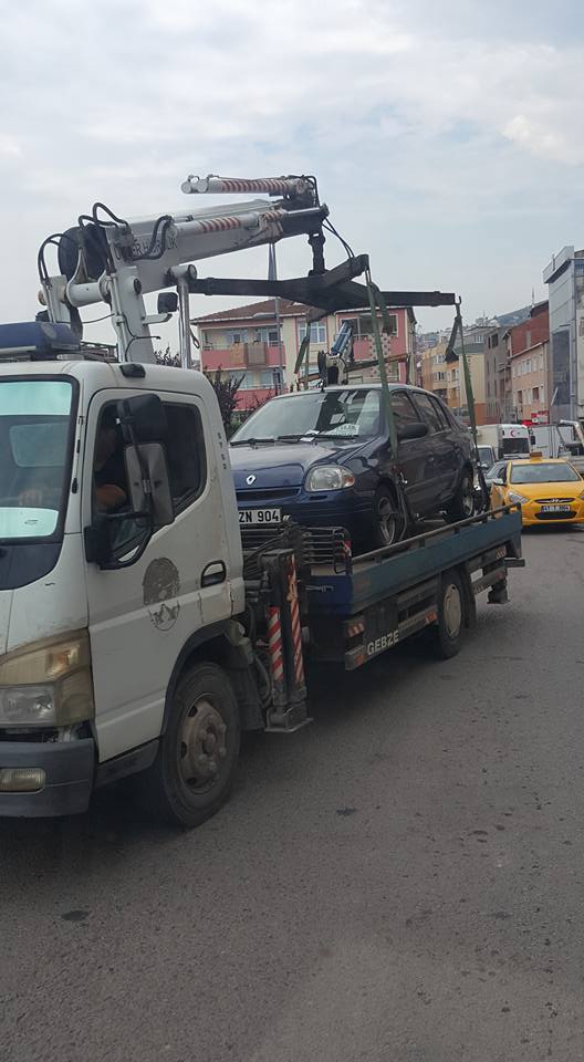 Ankara Caddesinde araçlar çekiliyor