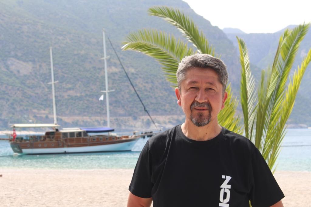 Rıdvan Şükür; Çöpünüzü evinize götürün.