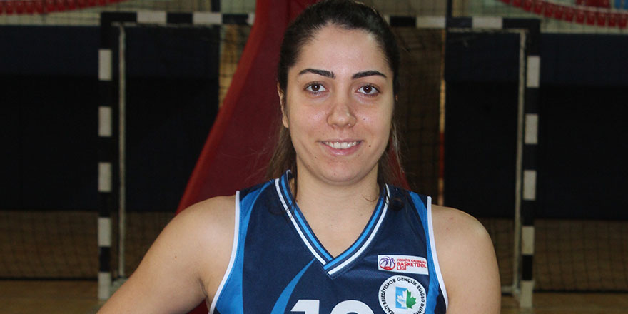 İzmit Belediyespor Simge ile anlaştı