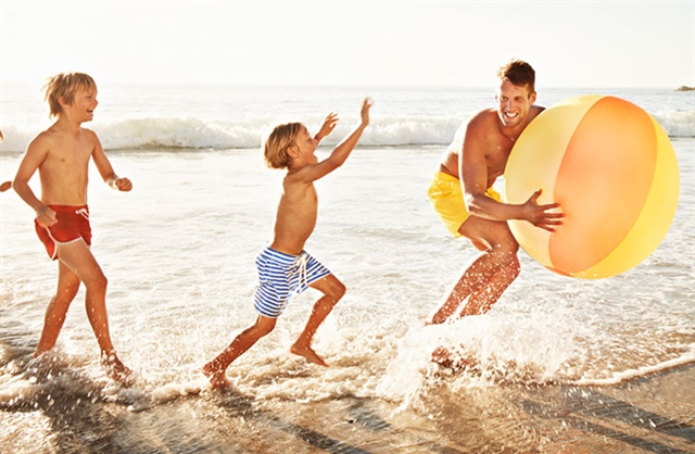 Çocuğunuzla sağlıklı bir yaz tatili için 10 altın kural