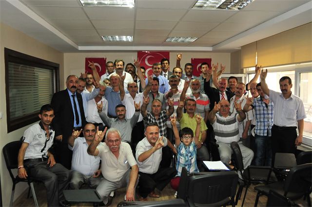 ‘AKP’liler dini siyasete alet ediyor’