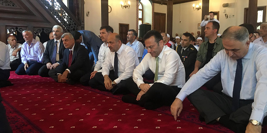 Protokol Fevziye’de namaz kıldı