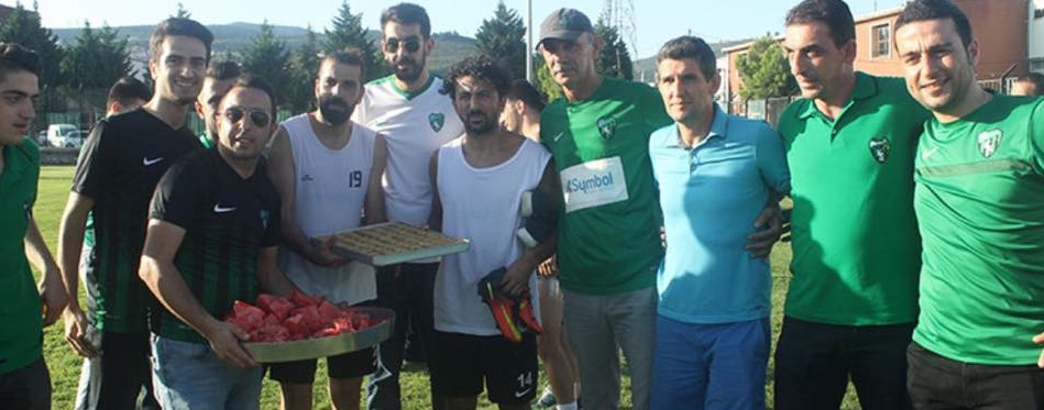 TARAFTARDAN KARPUZ İKRAMI