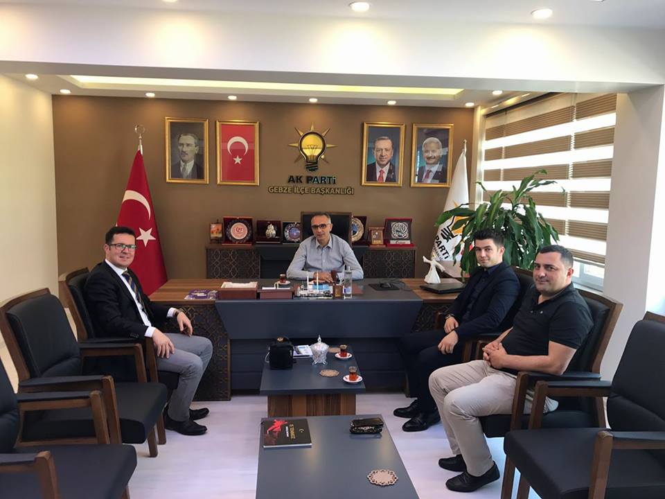 İlk ziyaretini  AK Parti’ye yaptı