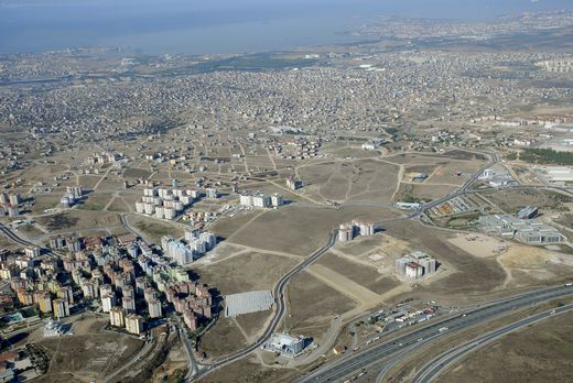 Arsa takası yapılan kişi FETÖ'den aranıyor!