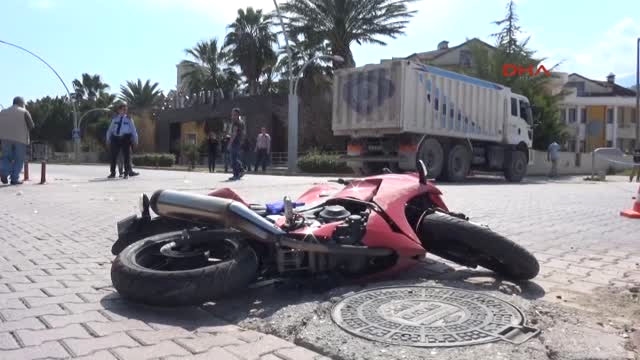 Taksi ile motosiklet çarpıştı: 2 yaralı