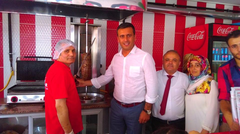 Döner tezgahını başına geçti!