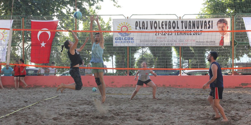 Plaj Voleybol Turnuvası nefes kesti