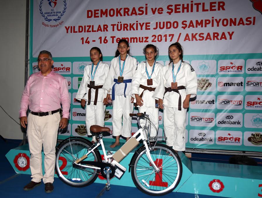 Kağıtsporlu yıldız judocular Türkiye Şampiyonası’nda fırtına gibi esti