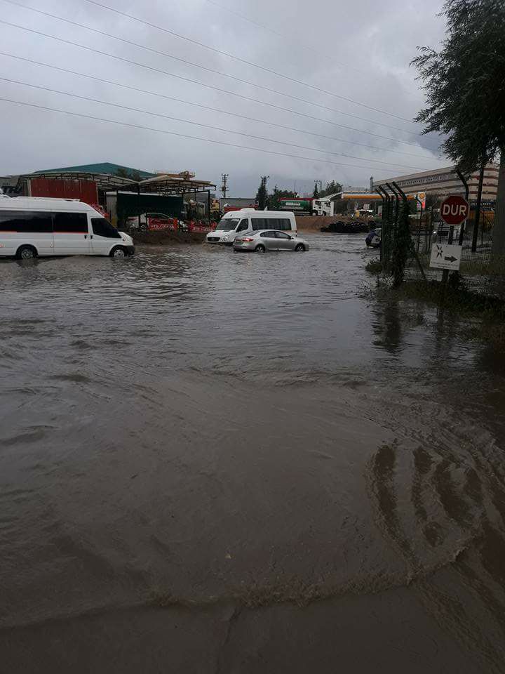 GOSB yolunda yağmur çilesi