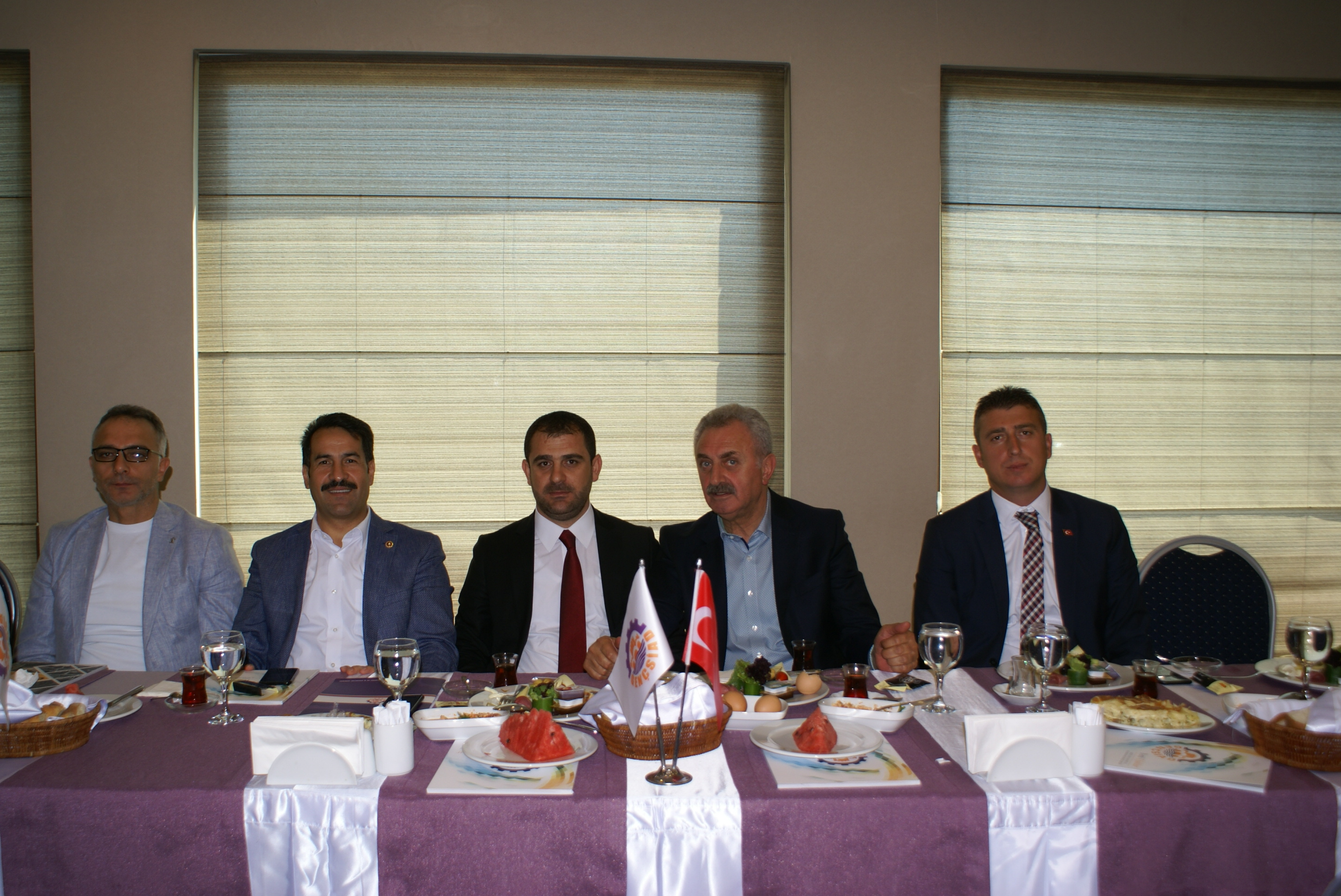 GENÇSİAD üyeleri onurlandırdı