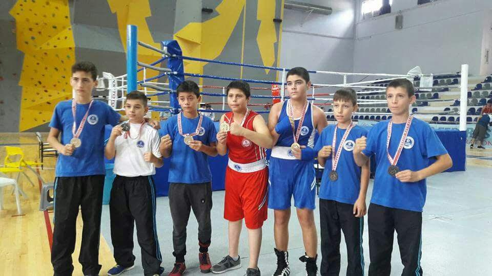 Minik boksörler Artvin’den 7 madalya ile döndü