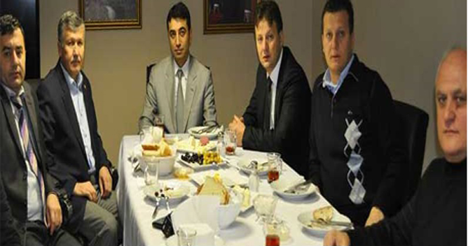 Güner Yılmaz esnaflarla kahvaltıda buluştu