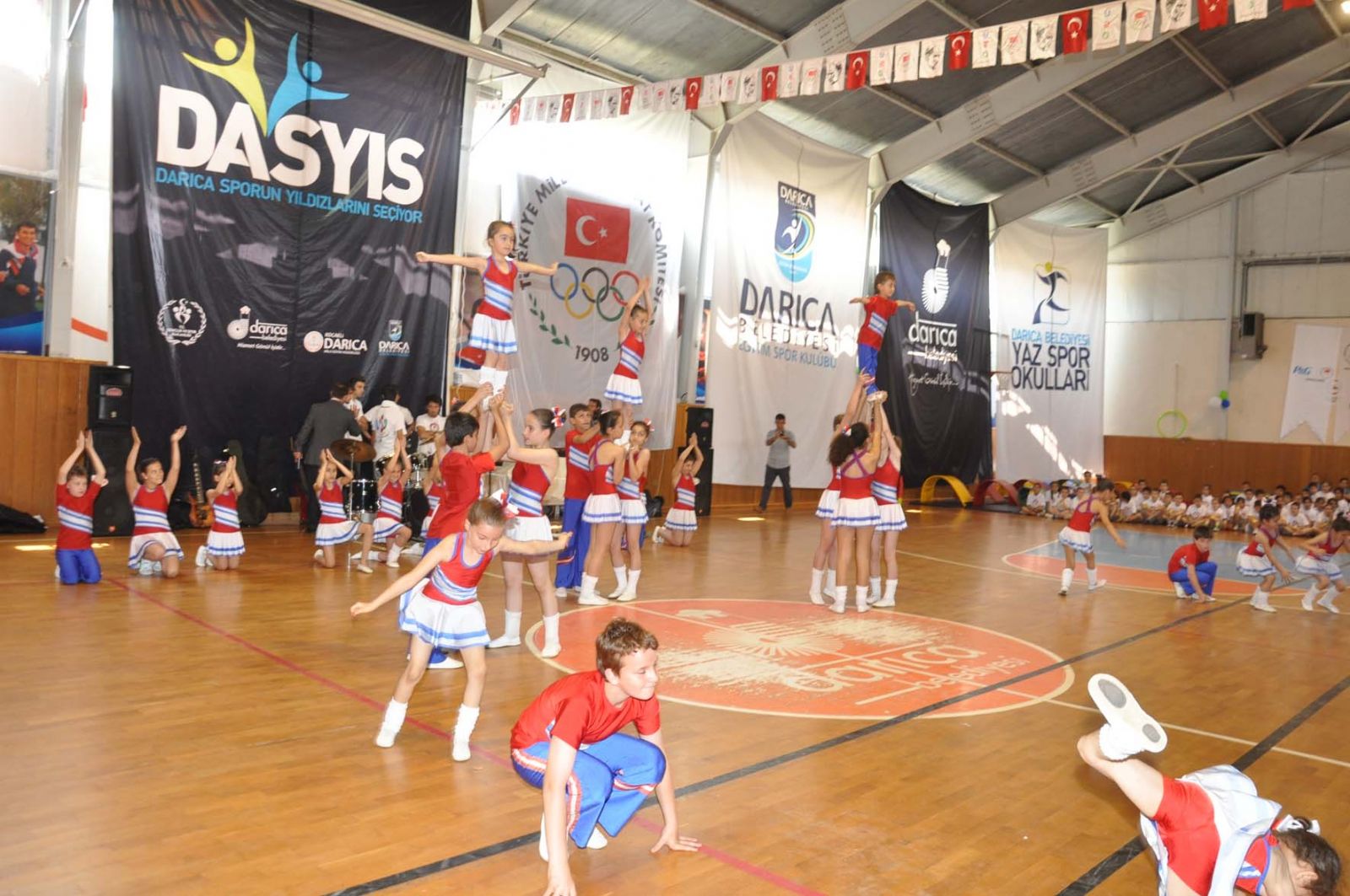 Darıca Kapalı spor salonu yıkılıp yenisi yapılacak!