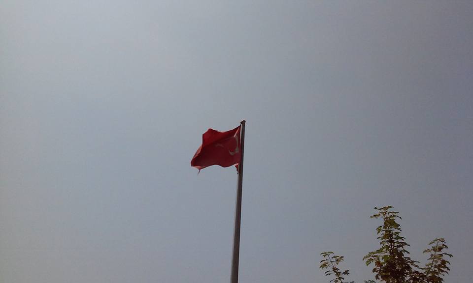 Parklarda bayrak ayıbı!