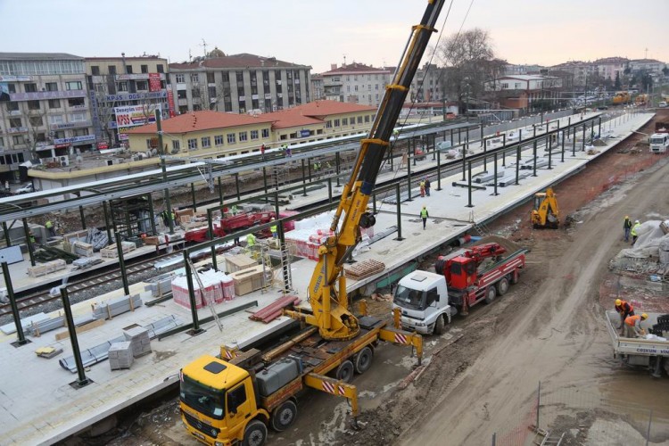 Gebze-Halkalı’nın yarısı tamam