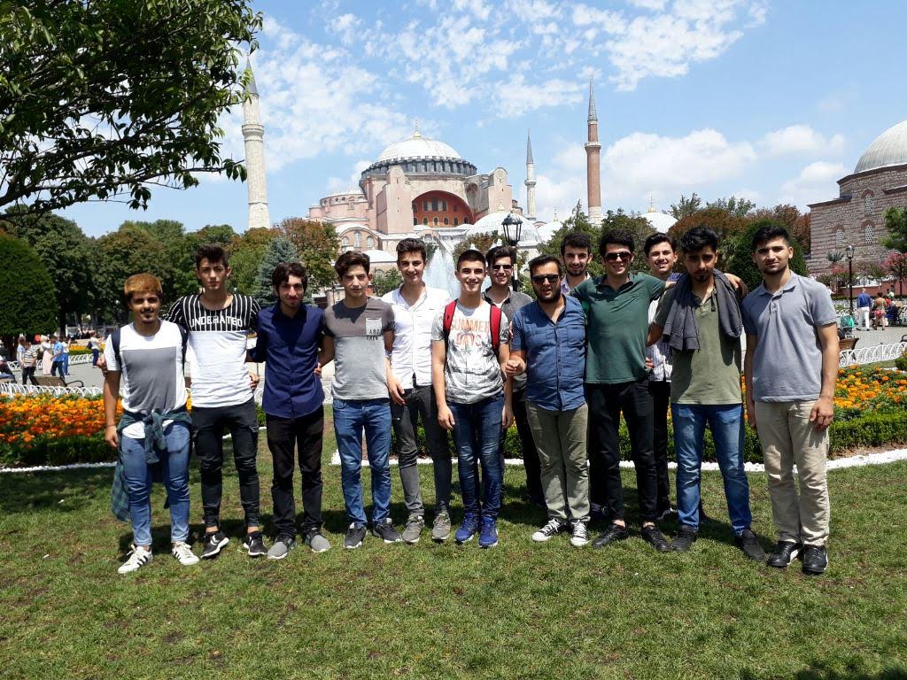 Öğrencilerden İstanbul çıkartması