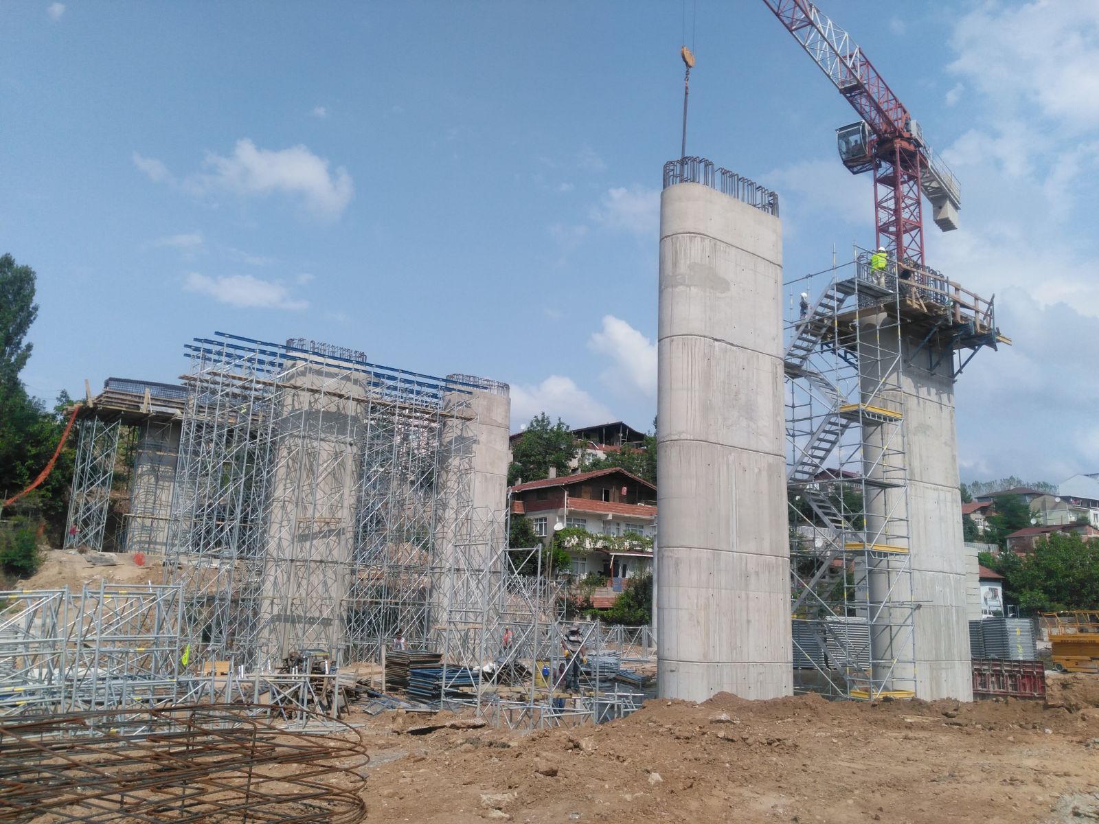 Viyadük inşaatı devam ediyor