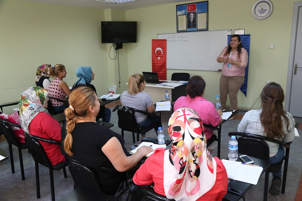 Romanlar’a temizlik eğitimi