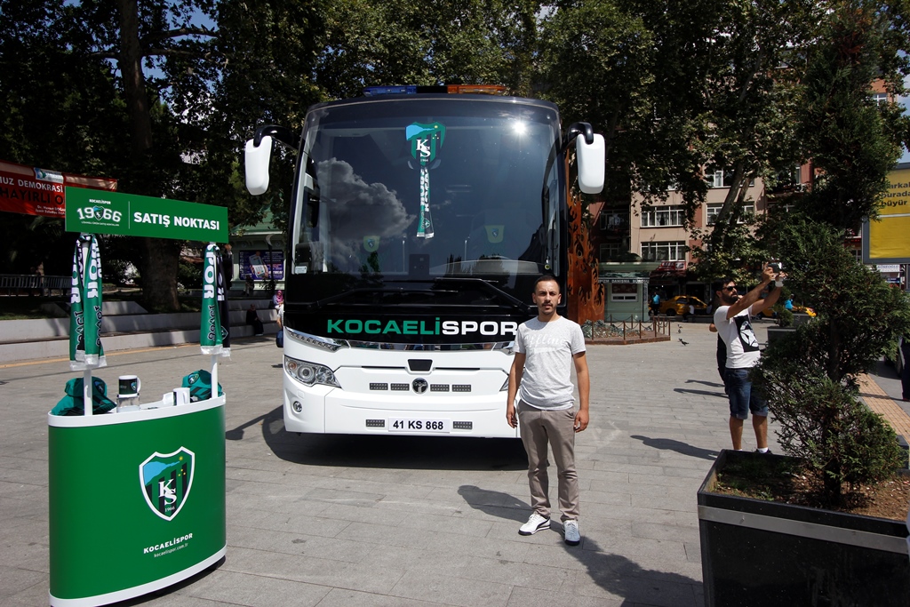 Taraftardan yeni takım otobüsüyle selfie