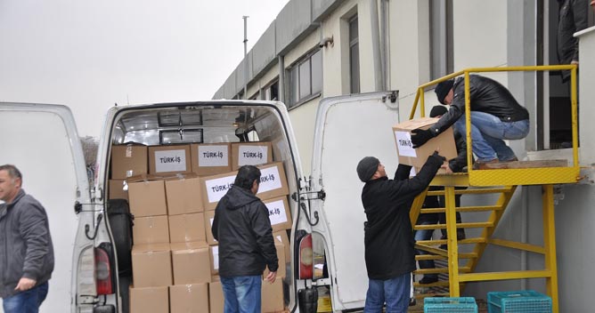 Feniş’teki direniş işçilerine erzak yardımı