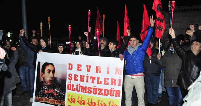 Erdal Eren meşaleli yürüyüşle anıldı