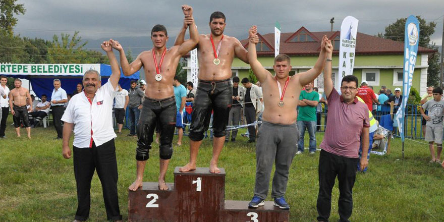 Pehlivanlar kürsüdeydi