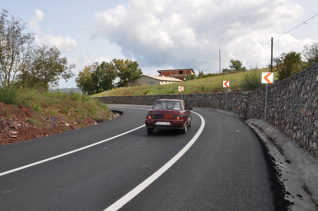 Yeni yol çizgileri yapılıyor