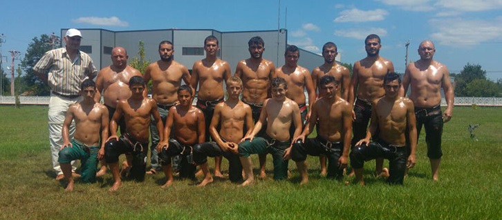 Yağlı güreşin finali Derince’de