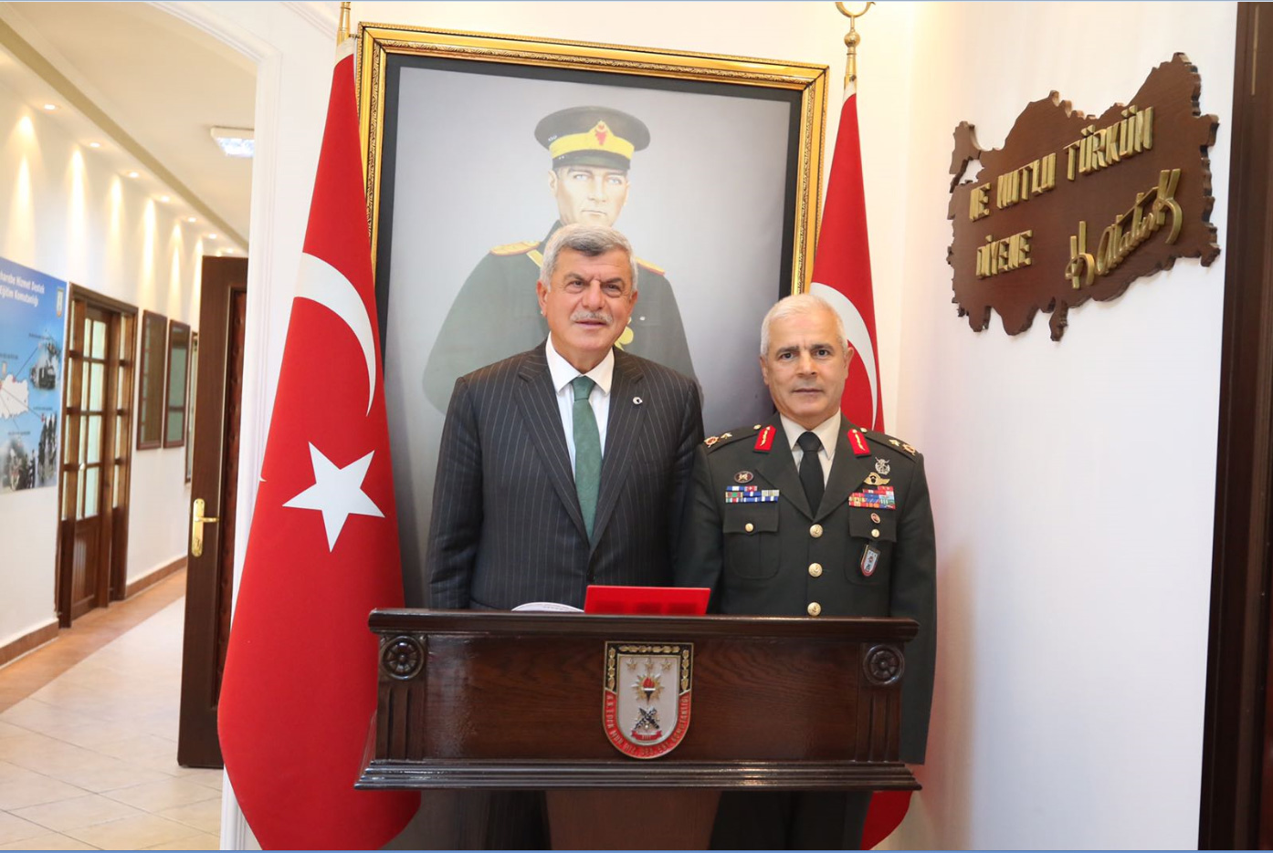 Donanma ve EDOK Komutanını ziyaret etti