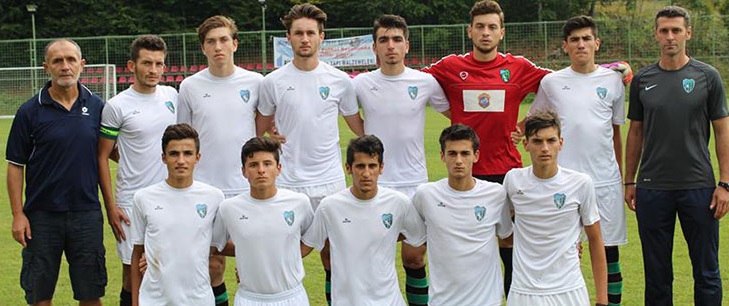 Gençler Pendik Önünde