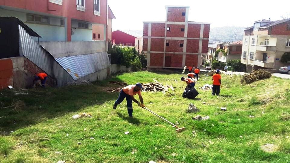 Sokaklar ve parklar temizleniyor