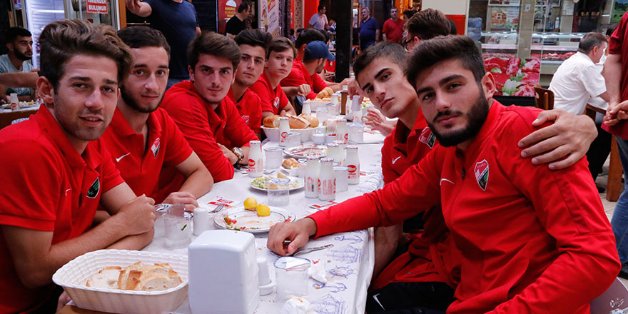 Birlikspor’a moral yemeği