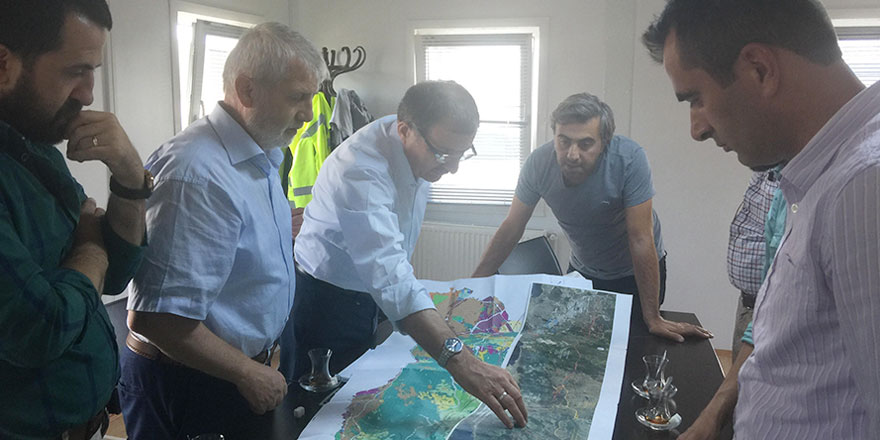 Şantiyeleri gezdi, çalışmaları inceledi