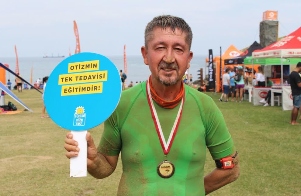 Rıdvan Şükür,  Sarıyer Kilyos’ta Otizme dikkat çekmek için koştu.