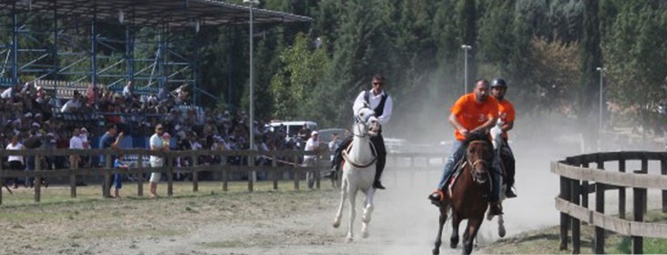 Rahvan atlar İhsaniye koşusunda yarıştı