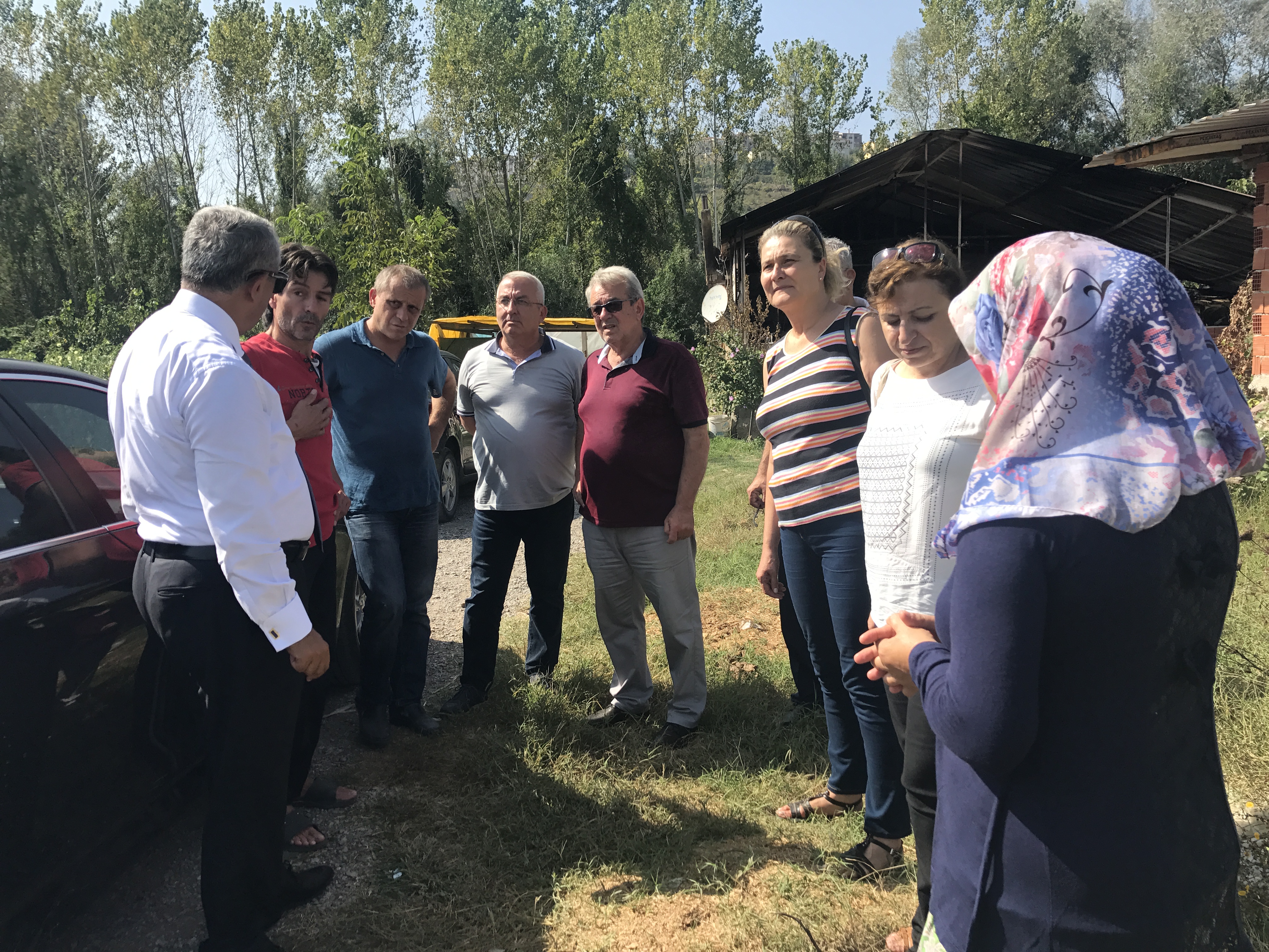 Acılı aileyi ziyaret etti