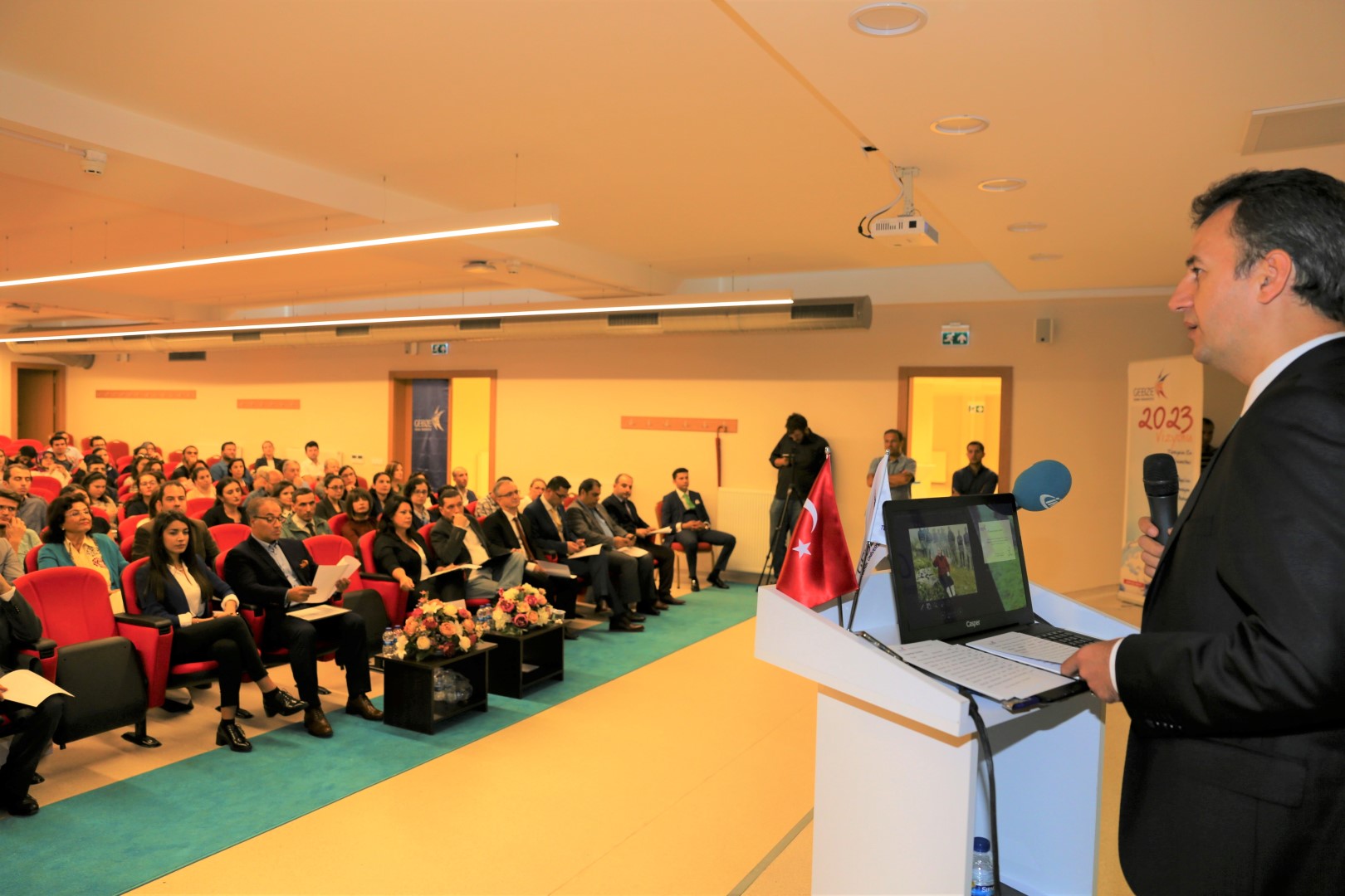 3 Dakikada Tez Anlattılar