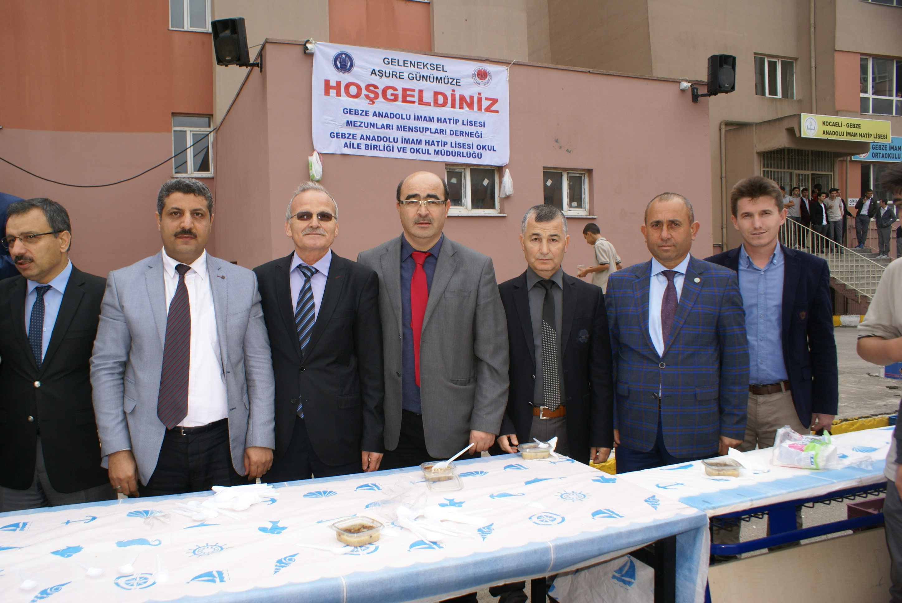 İHL’de iki bin aşure dağıtıldı