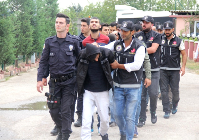 12 kişi uyuşturucudan tutuklandı