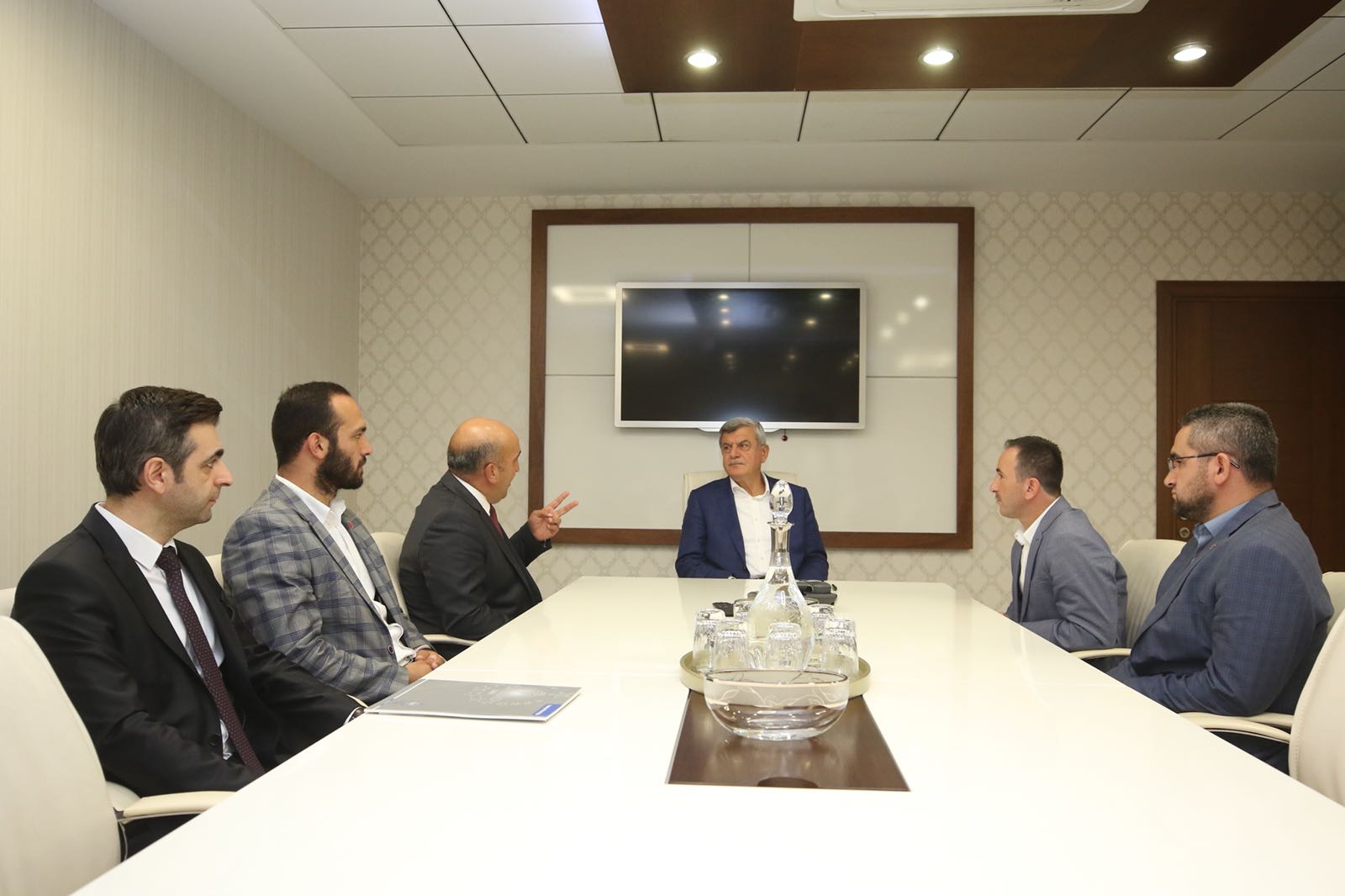 Karaosmanoğlu’yla görüştüler