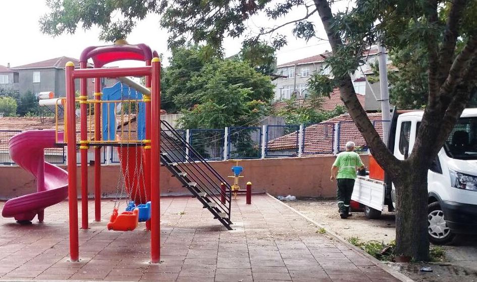 Okul bahçesine çocuk oyun grubu