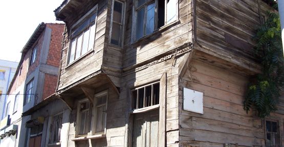  Ahşap evler tarih oldu