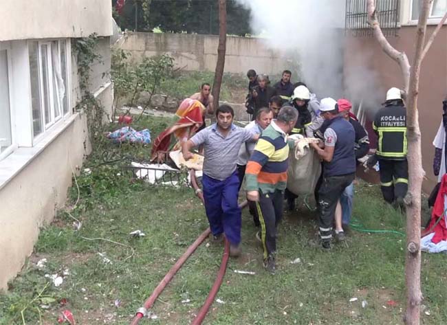  Patlamanın olduğu binaya giremiyorlar