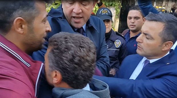 Meclis önünde CHP'li vekillere polis saldırısı!