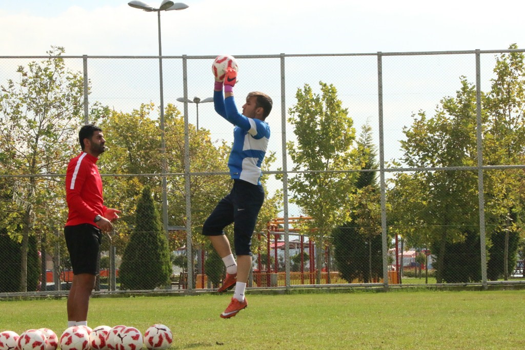 Derince Belediye spor tesisleri yenilendi