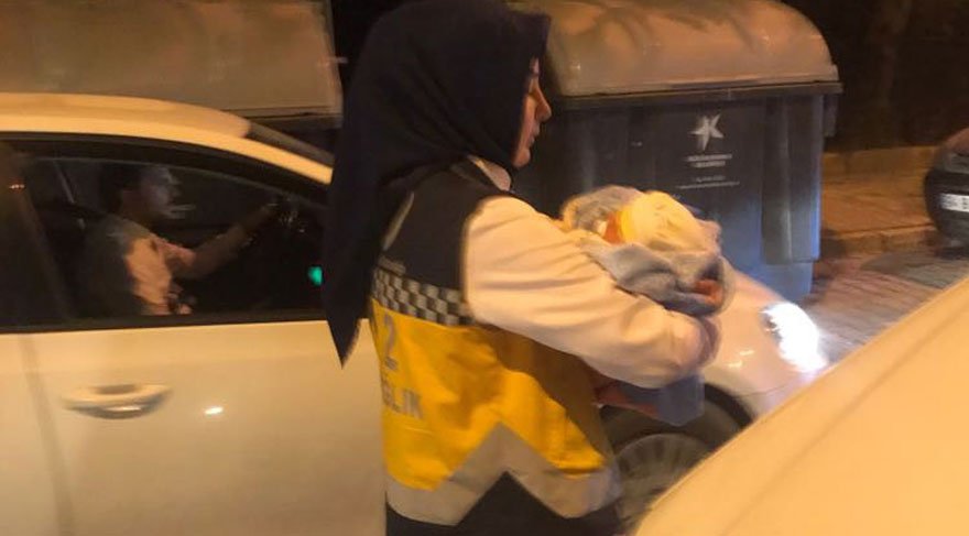 4 günlük bebeği poşetle çöpe atmışlar