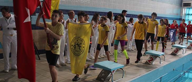 Yüzücüler milli forma için yarıştı