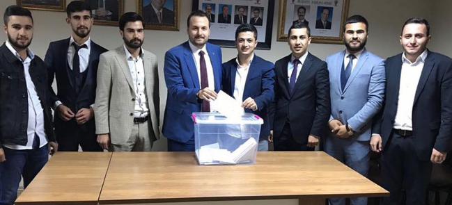 AK Partili gençler temayül yaptı